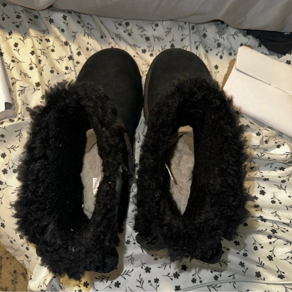 Black UGG boots - Picture 5 of 6